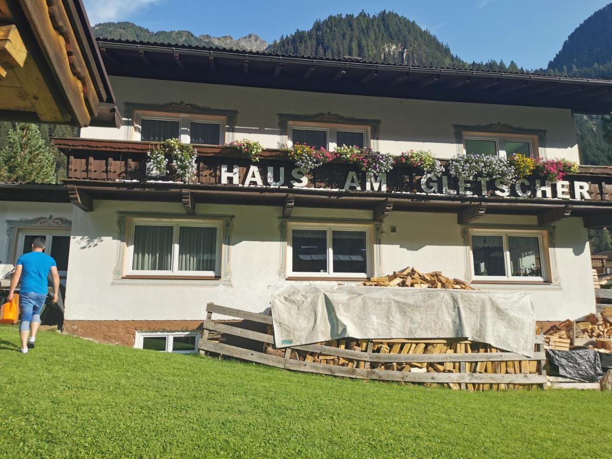 Haus Am Gletscher ノイシュティフト・イム・シュトゥーバイタール エクステリア 写真